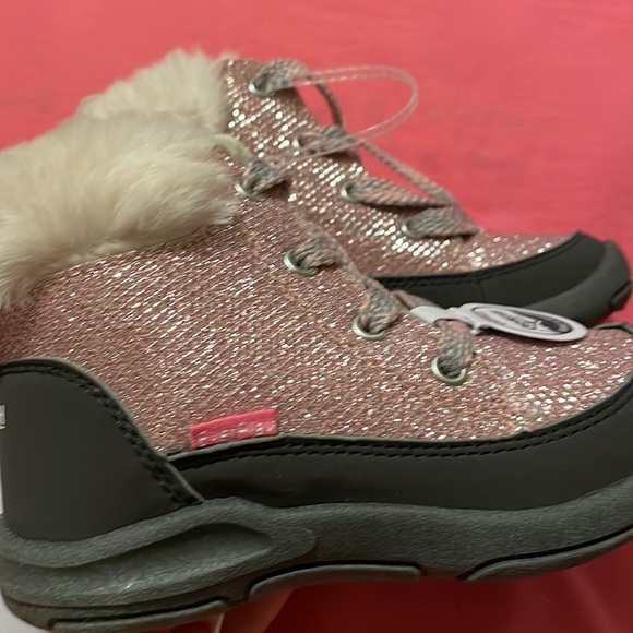 Ever play , cute sparkly pink shoes , for rain or snow - Picture 6 of 8